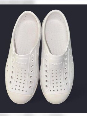 Like.NEW Native kids  White Slip-On Perforated Moccasins — Breathable Casual
